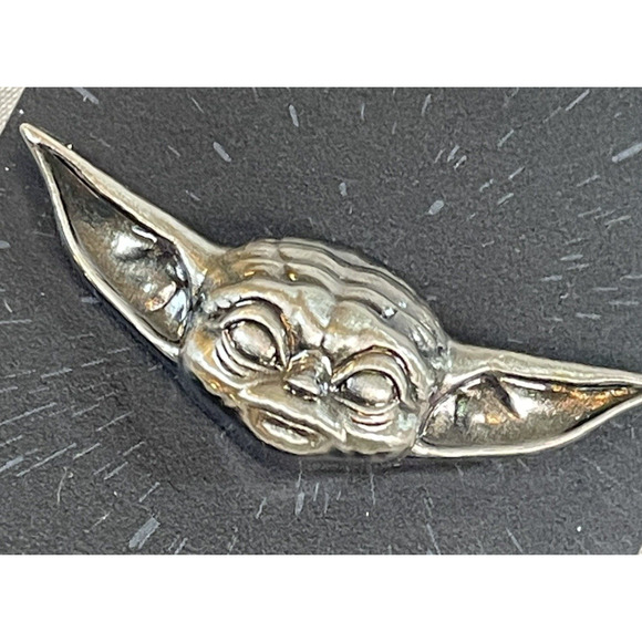 Star Wars The Mandalorian Baby Yoda Grogu Pewter Lapel Pin Head Shot Disney - Picture 4 of 8